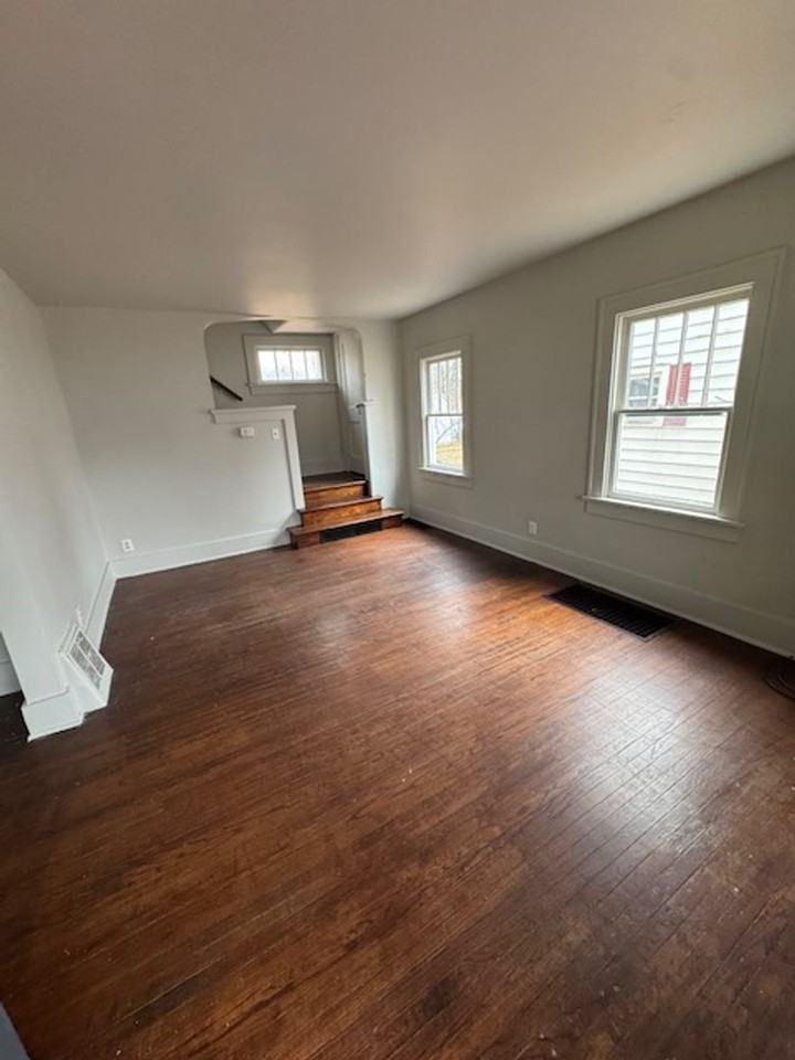 3105 Alexander Street - Photo 2 of 8