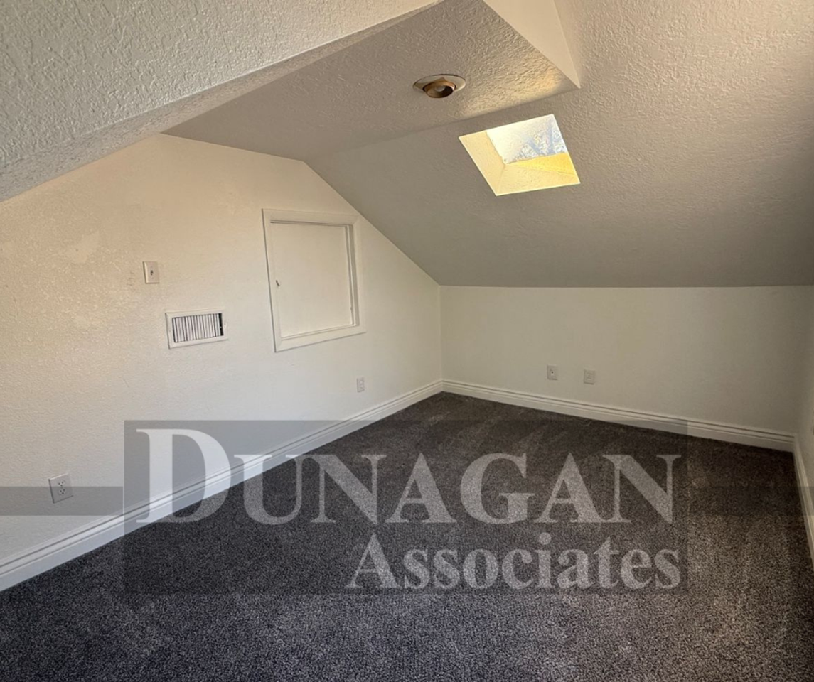 904 N Mesquite St - Photo 4 of 8