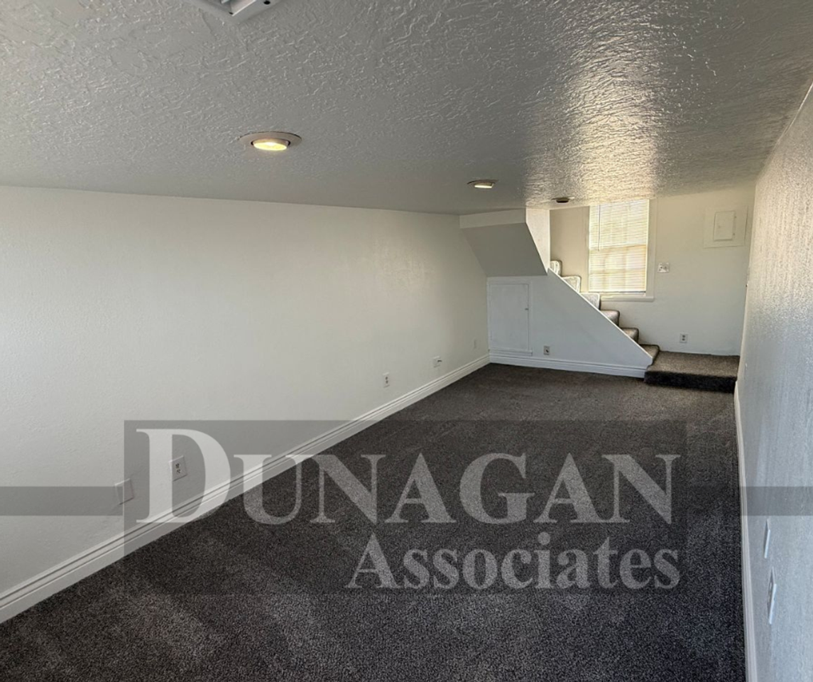 904 N Mesquite St - Photo 6 of 8