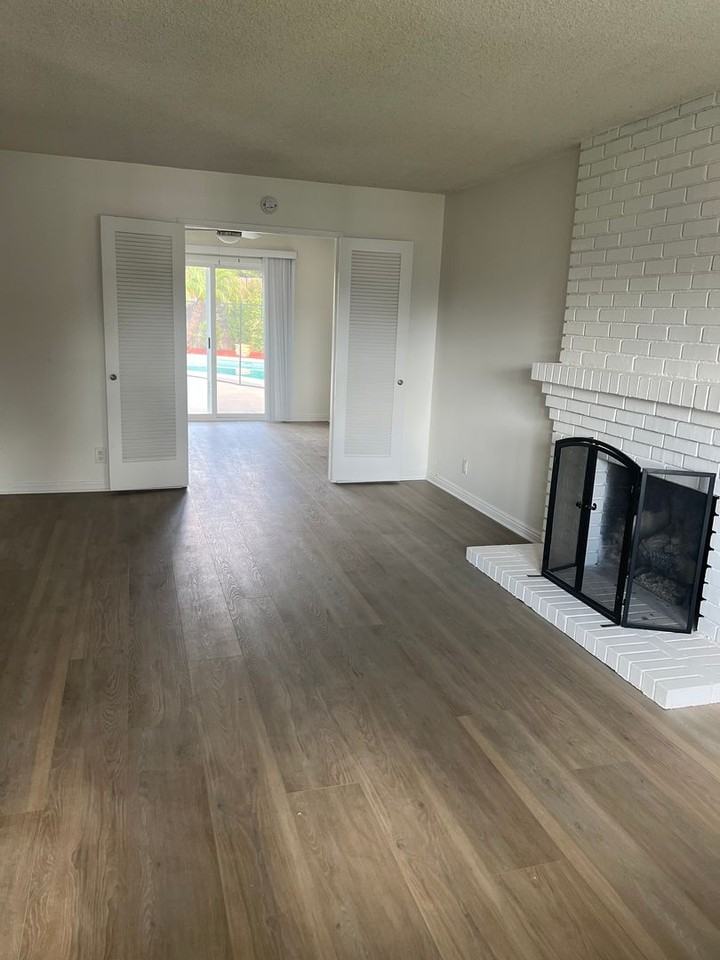 8721 Squires Cir - Photo 4 of 48