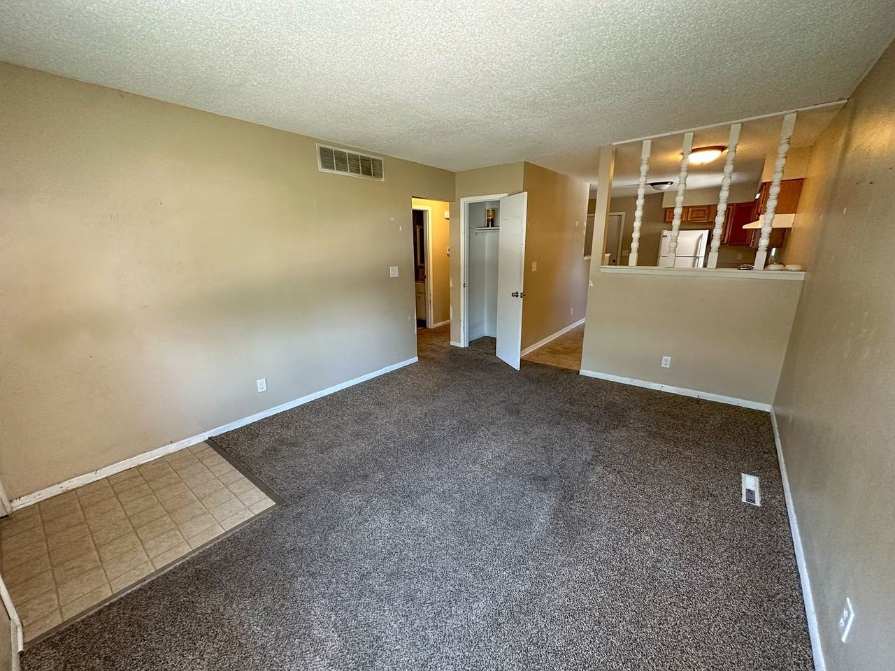 1317 Woodstock Ave - Photo 4 of 11