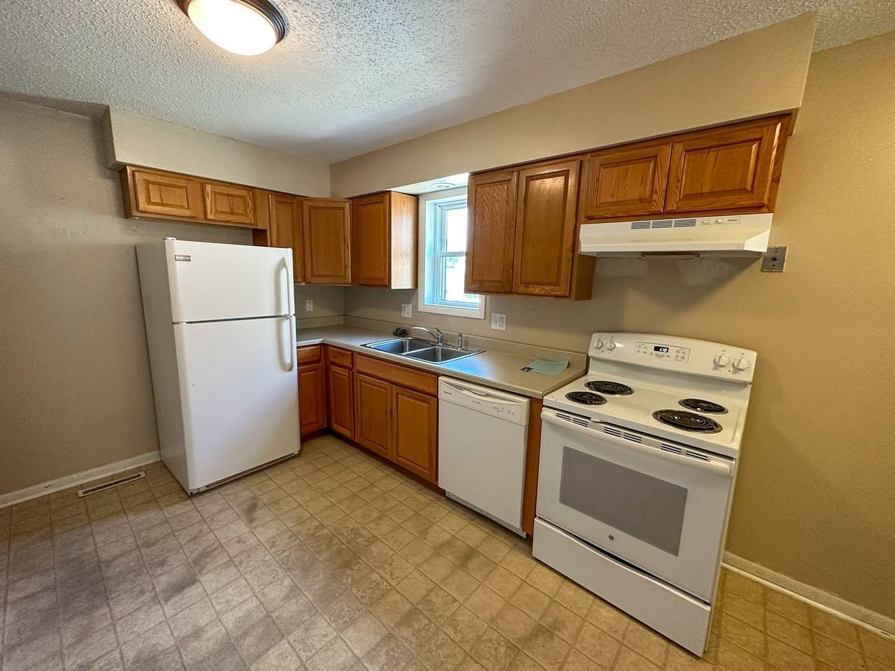 1317 Woodstock Ave - Photo 5 of 11