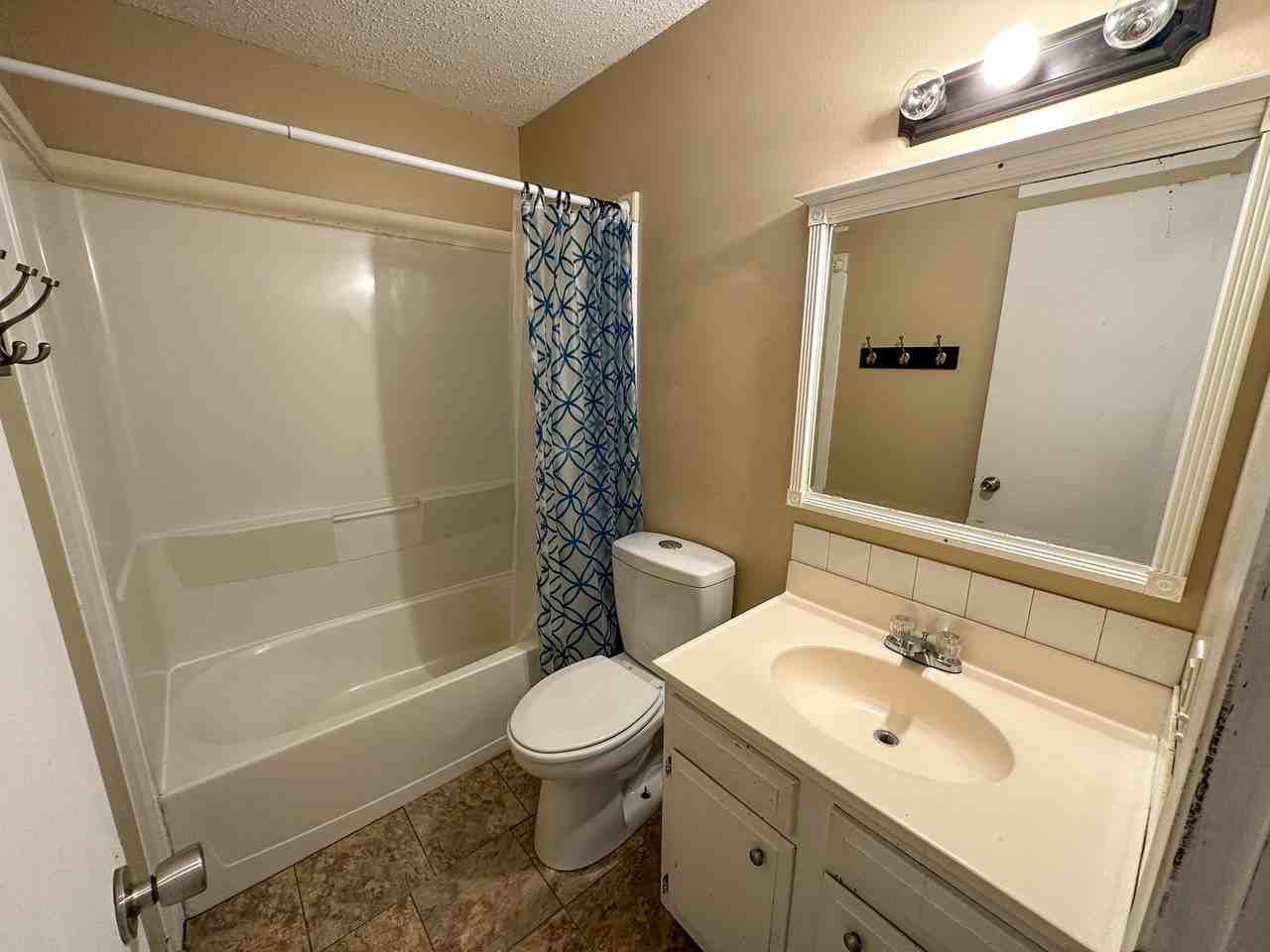 1317 Woodstock Ave - Photo 7 of 11