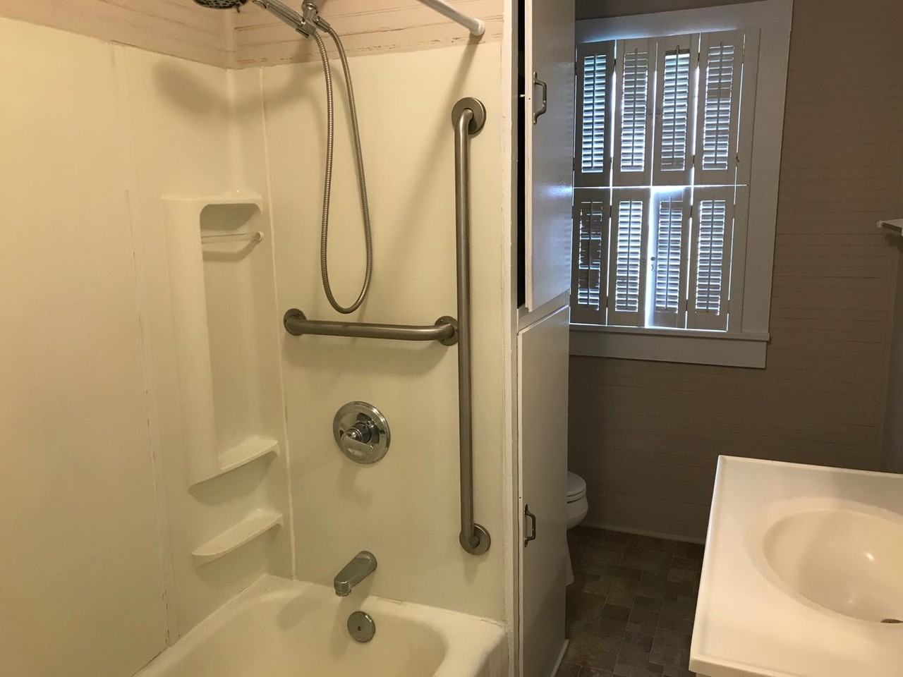 812 Power St - Photo 2 of 8