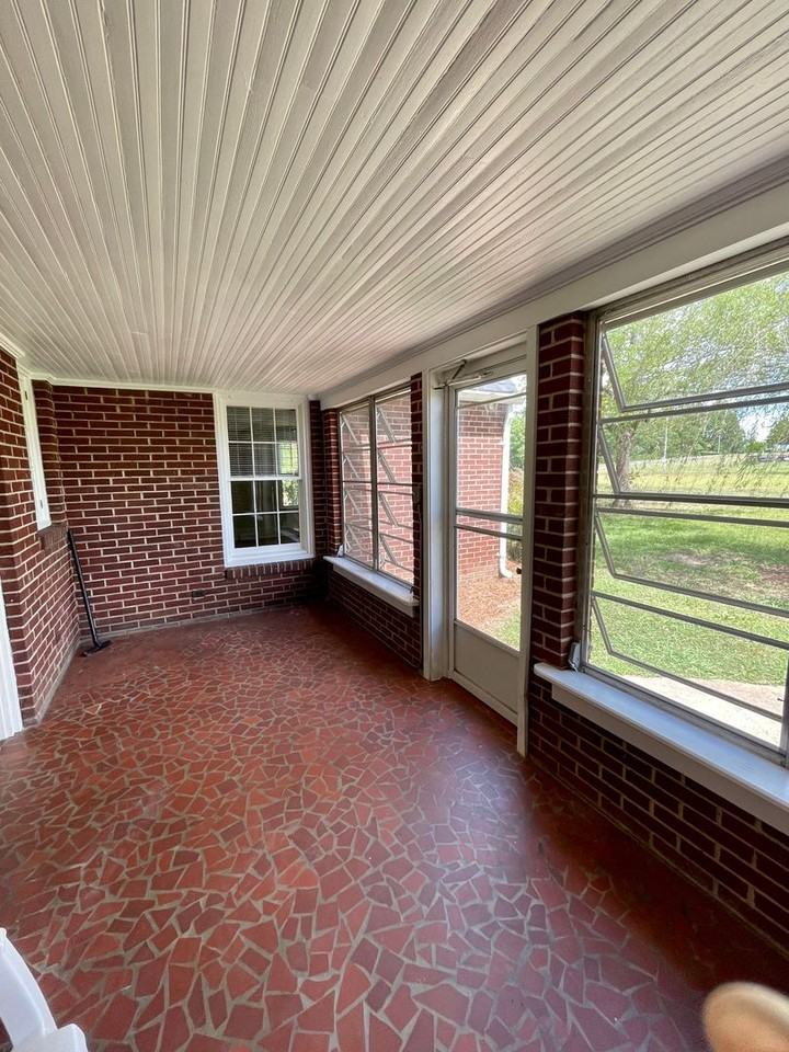 1419 N Main St - Photo 2 of 22