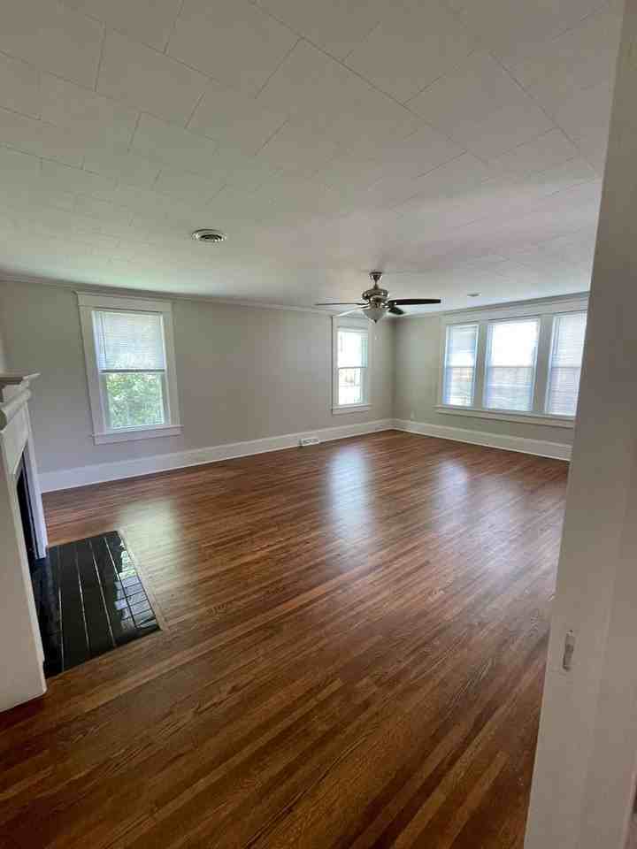 1419 N Main St - Photo 3 of 22