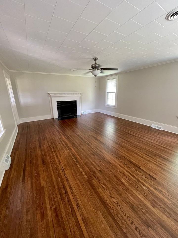 1419 N Main St - Photo 4 of 22