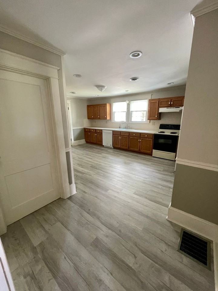 1419 N Main St - Photo 5 of 22