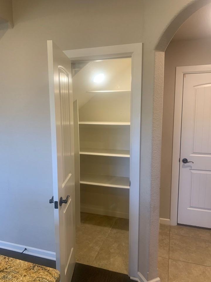 1630 Abbey Lane - Photo 5 of 31