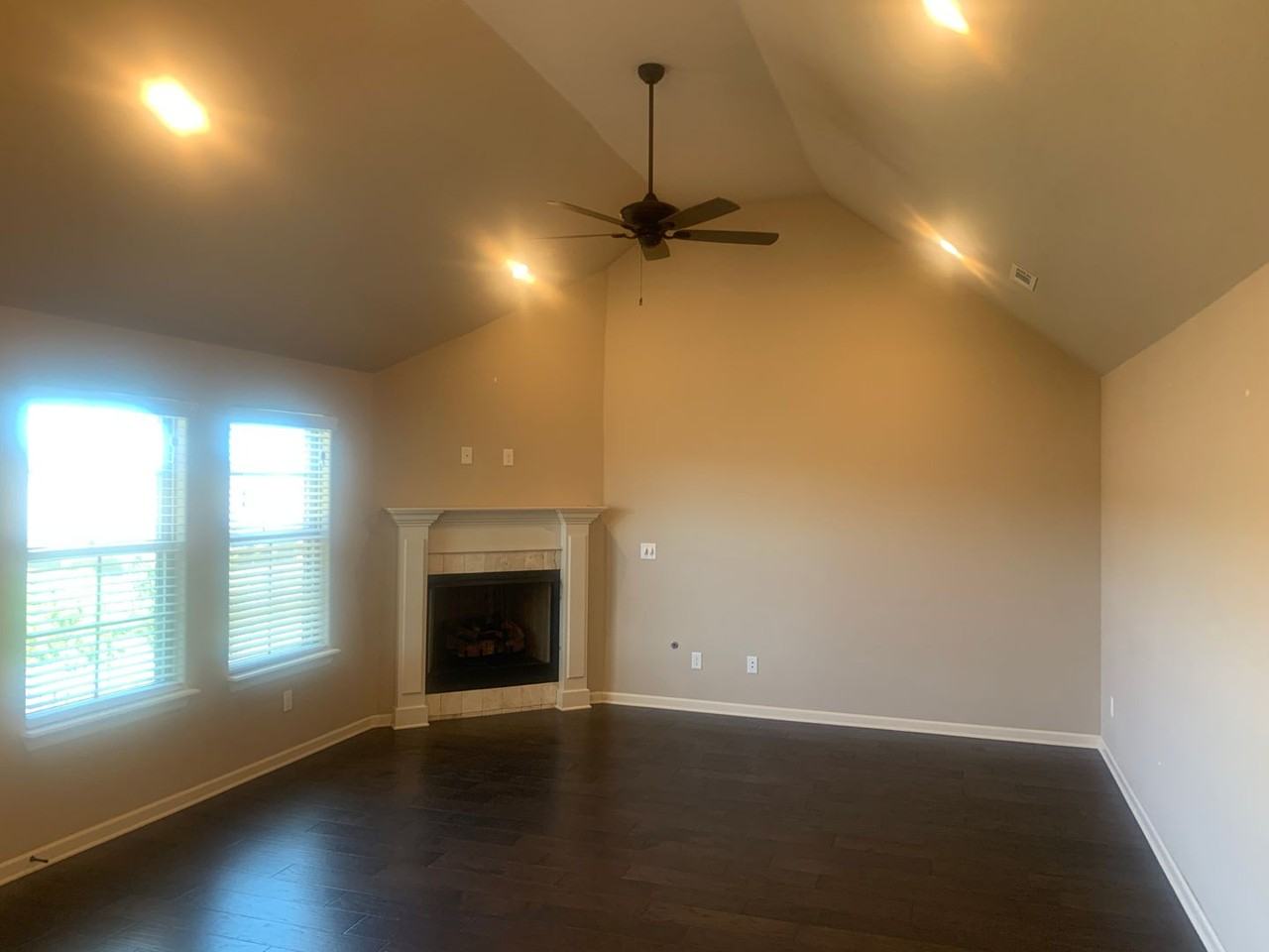 1630 Abbey Lane - Photo 6 of 31