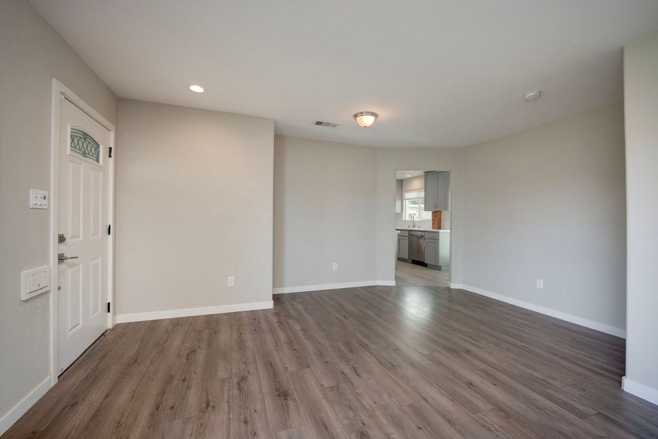 4928 Carmen Way - Photo 6 of 20