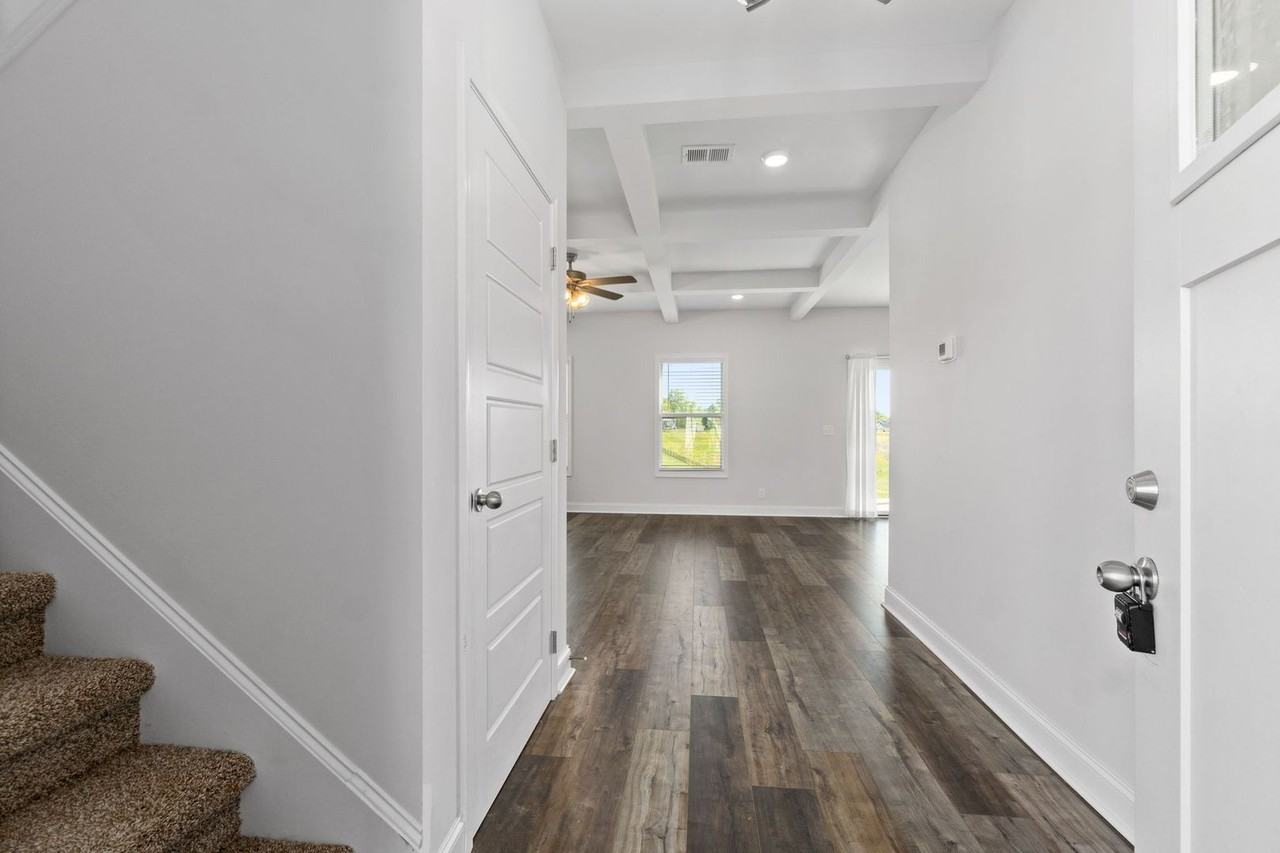605 Wespanee Way - Photo 4 of 37