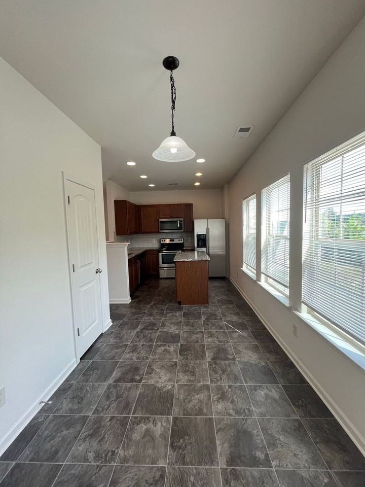 61 Howard Ave - Photo 4 of 20