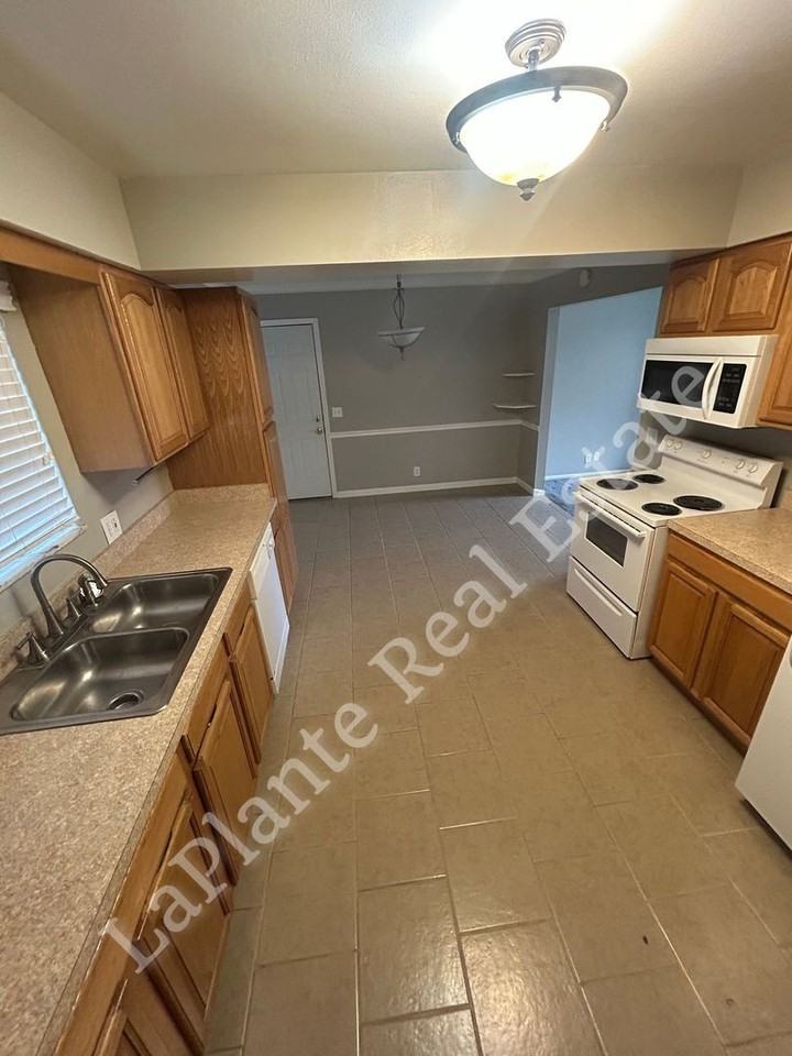 1921 Northover Road - Photo 5 of 16