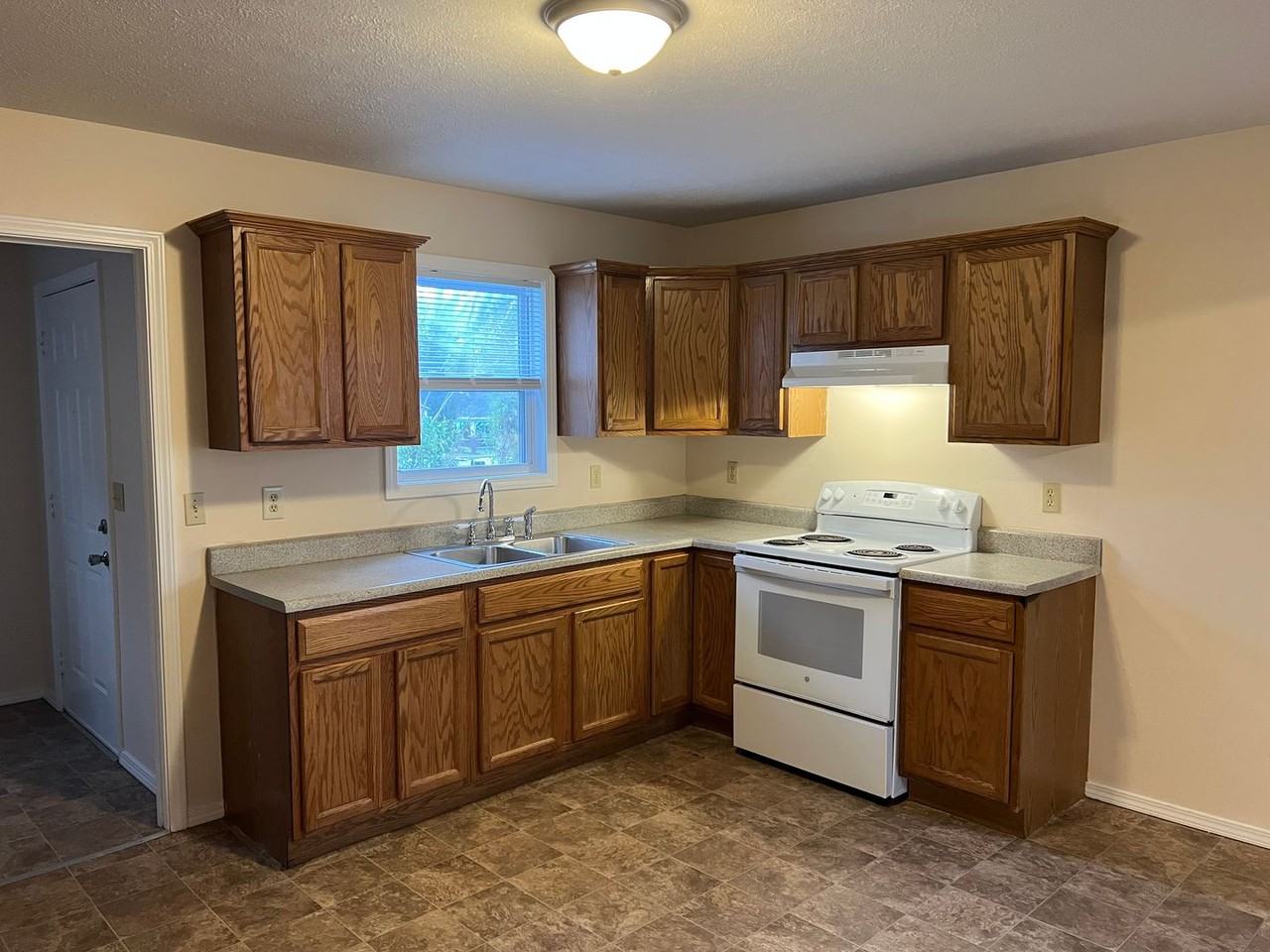 1021 East Lynn Street - Photo 2 of 14