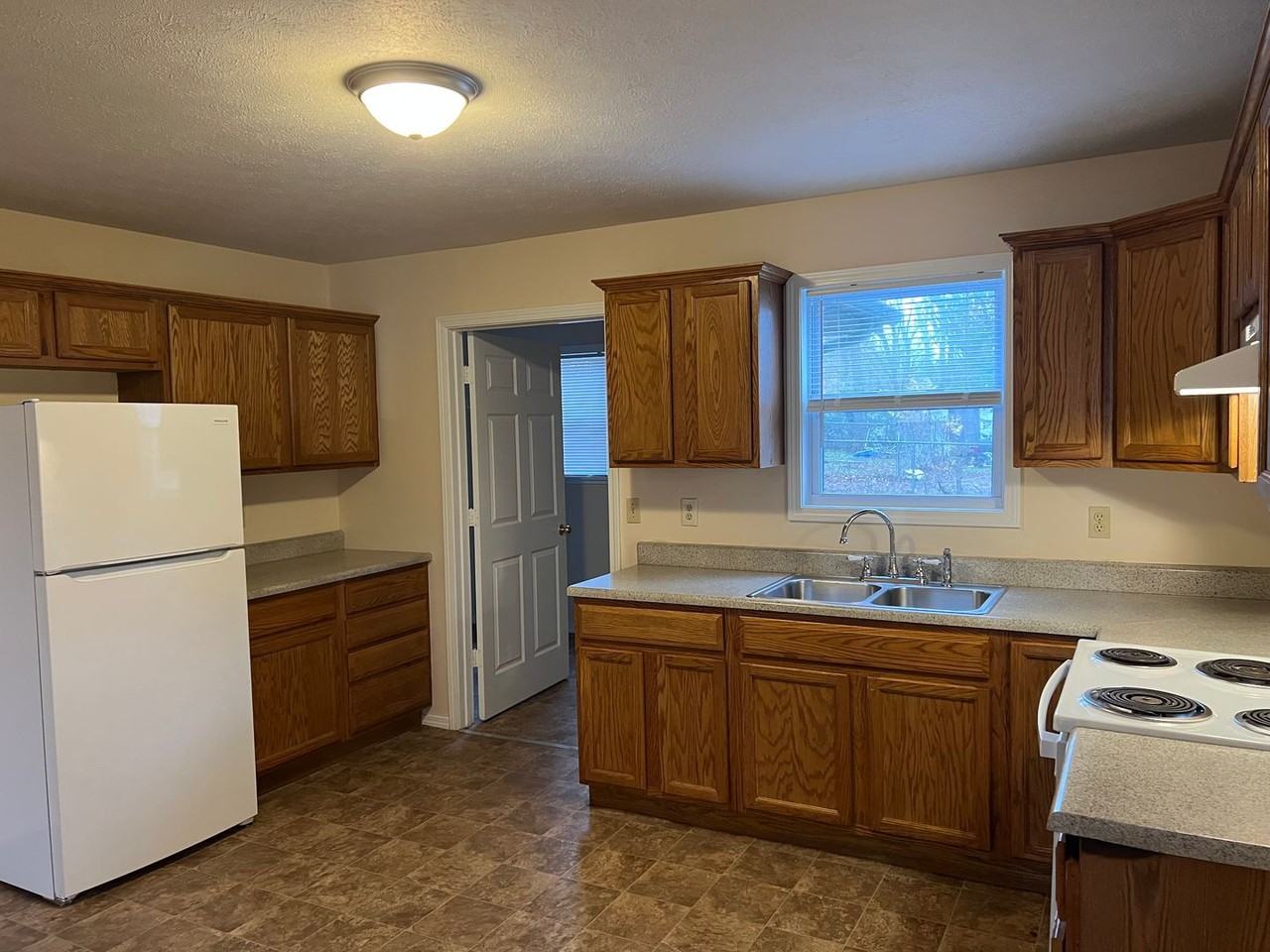 1021 East Lynn Street - Photo 3 of 14