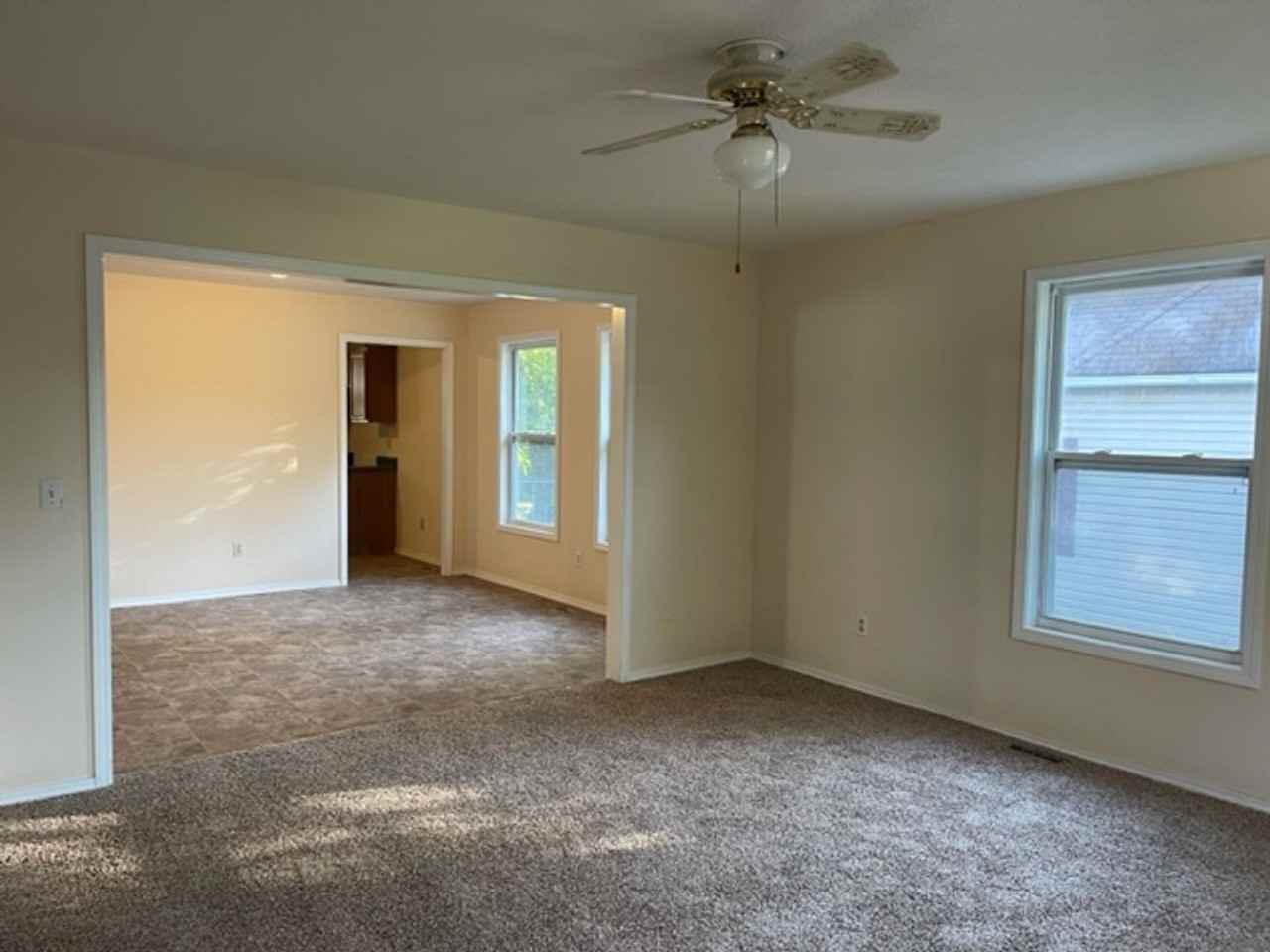 1021 East Lynn Street - Photo 5 of 14