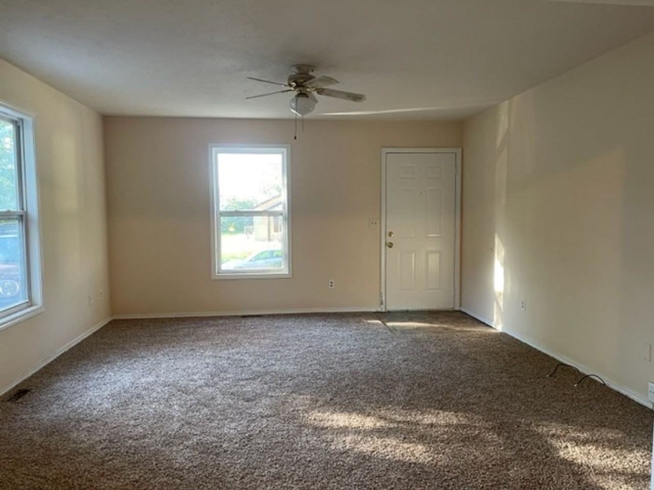 1021 East Lynn Street - Photo 6 of 14