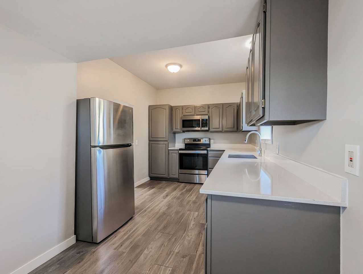 1925 Lombard Avenue #A - Photo 2 of 10