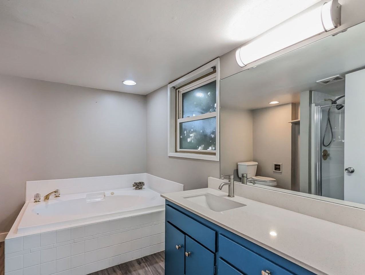 1925 Lombard Avenue #A - Photo 6 of 10