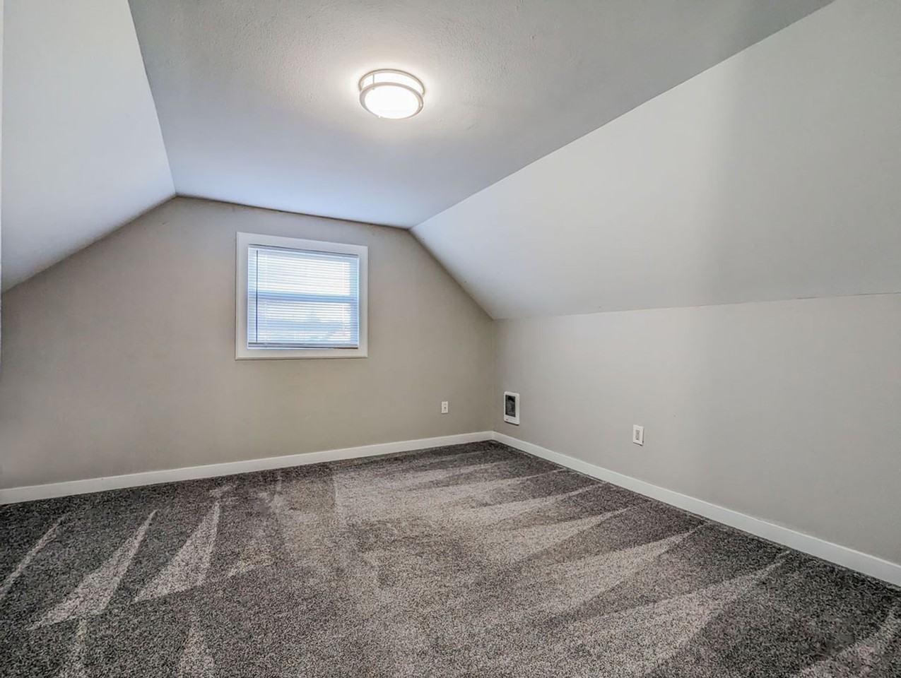 1925 Lombard Avenue #A - Photo 7 of 10