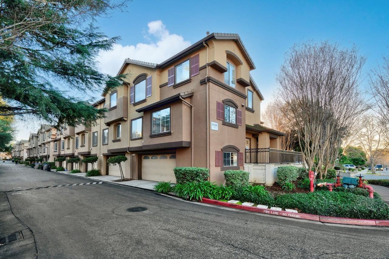 3201 Vineyard Park Way - Photo 2 of 21