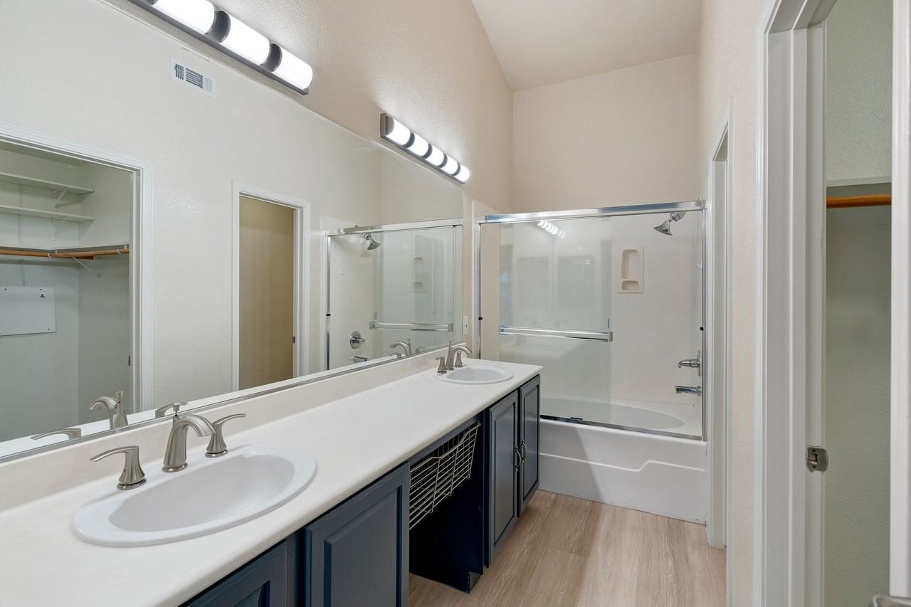 3201 Vineyard Park Way - Photo 4 of 21