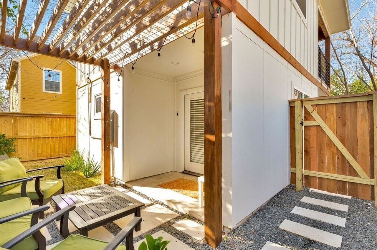 2206 E 9th St - Photo 6 of 15