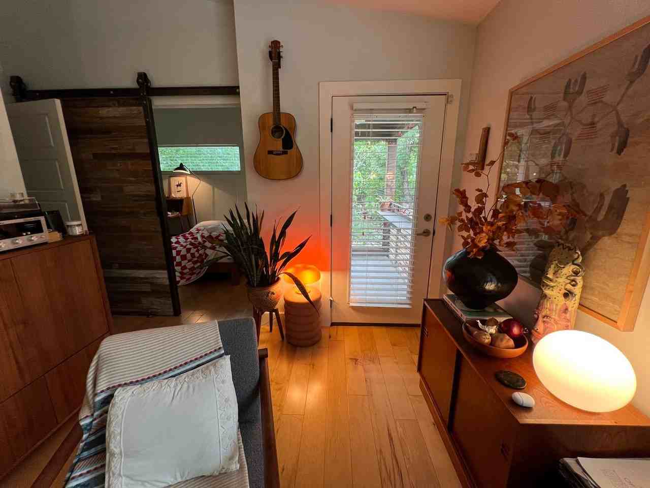 2206 E 9th St - Photo 7 of 15