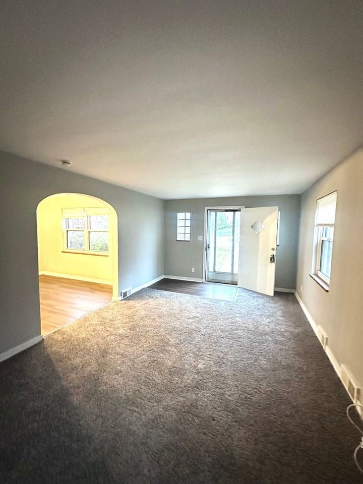 1118 Maple Ave - Photo 3 of 18