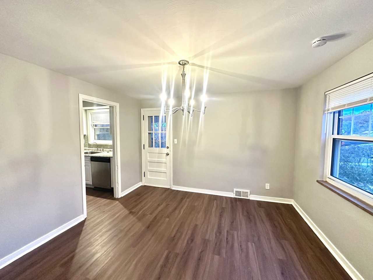 1118 Maple Ave - Photo 4 of 18