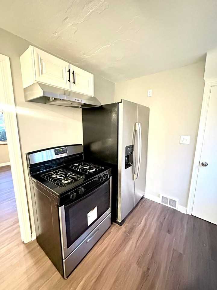 1118 Maple Ave - Photo 7 of 18