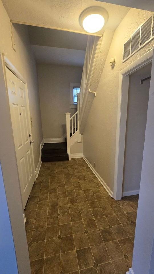 407 W 8th St - Photo 2 of 18