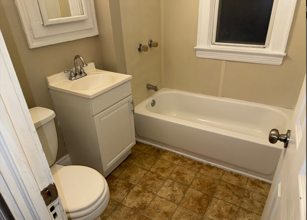 2056 2056 - 2058 Wascana Ave. - Photo 5 of 8