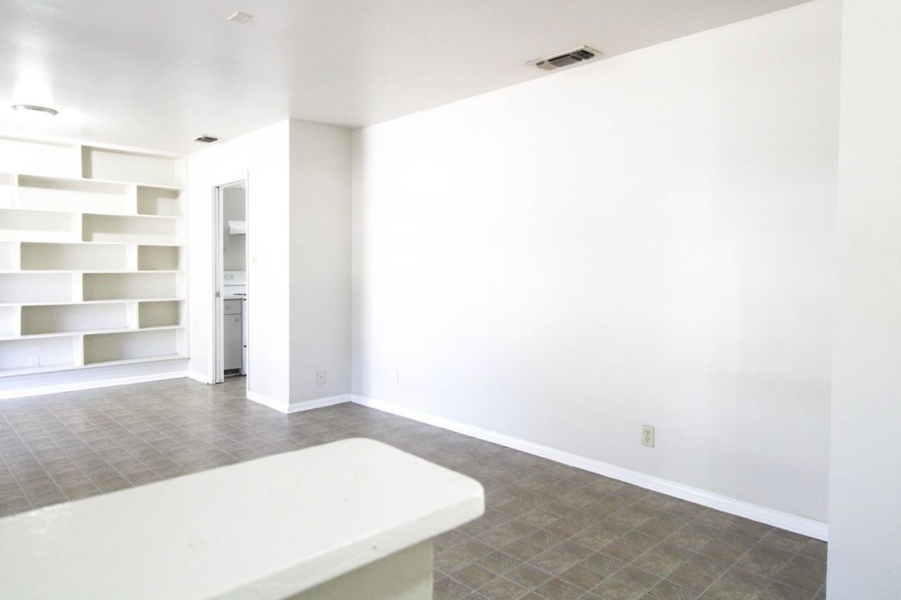 10906 Lands Run St - Photo 3 of 39