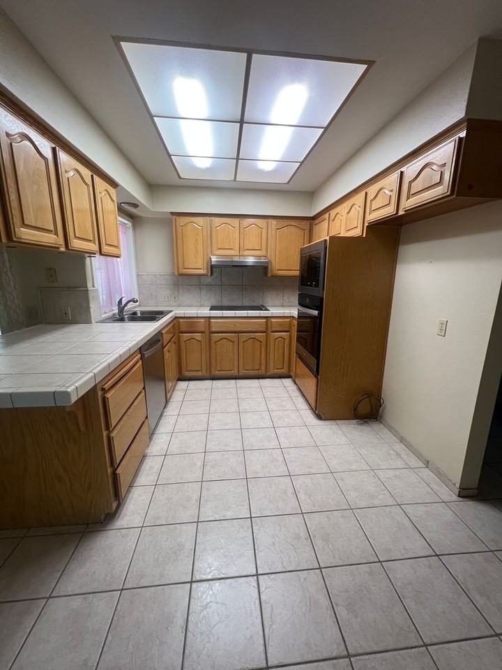 948 Northwood Dr - Photo 3 of 15