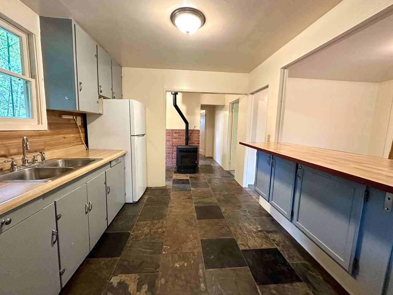 495 Howard Heights Road - Photo 3 of 14