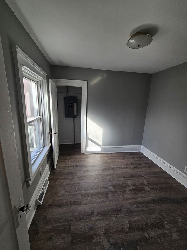 918 Villa St - Photo 2 of 11