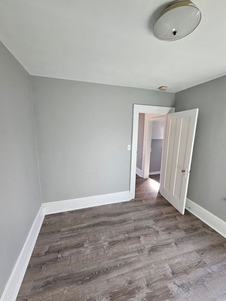 918 Villa St - Photo 3 of 11