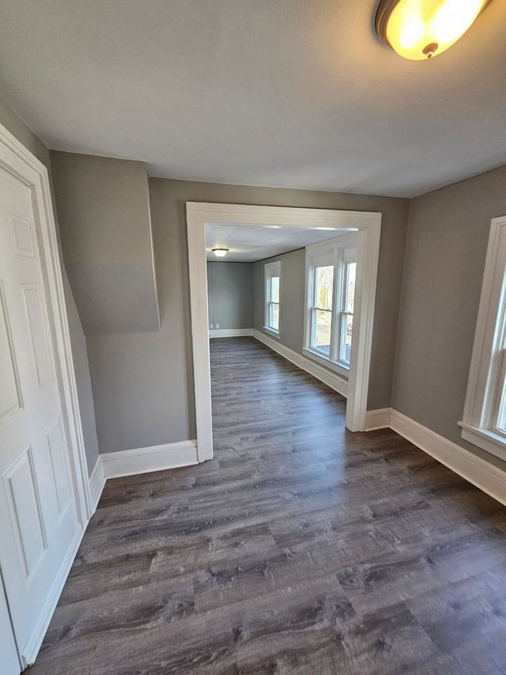 918 Villa St - Photo 5 of 11