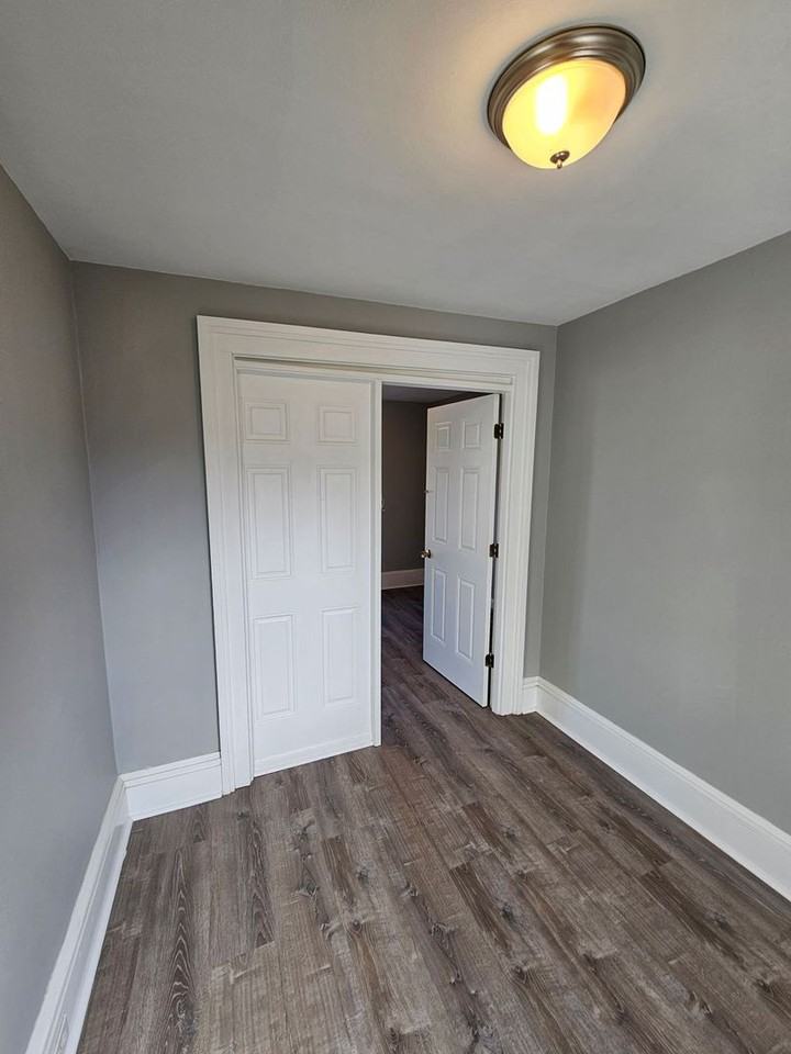 918 Villa St - Photo 6 of 11