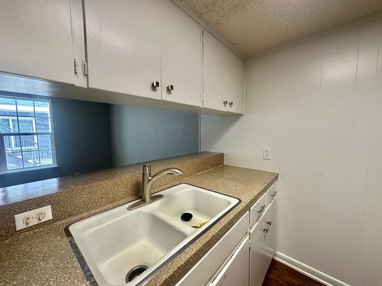 2205 Muroc St #101 - Photo 6 of 10