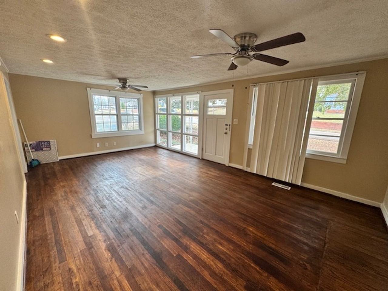 138 Youngs Mill Rd - Photo 3 of 9