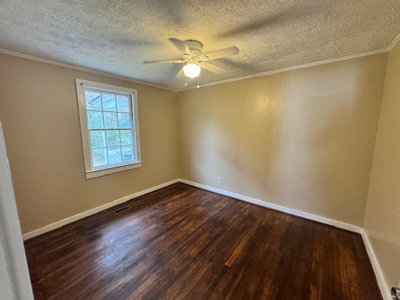 138 Youngs Mill Rd - Photo 5 of 9