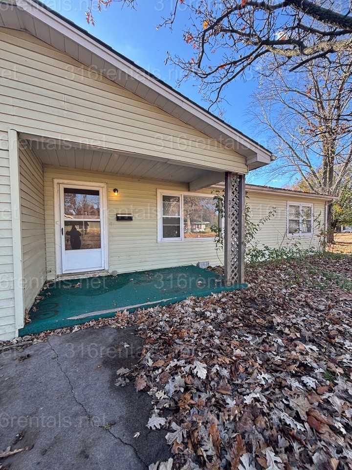 314 Dellway Street - Photo 2 of 17