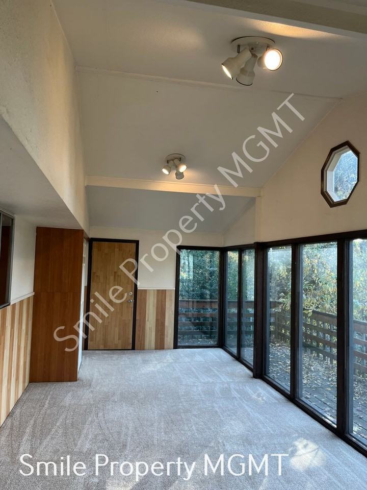 17265 Se Oatfield Rd - Photo 7 of 13