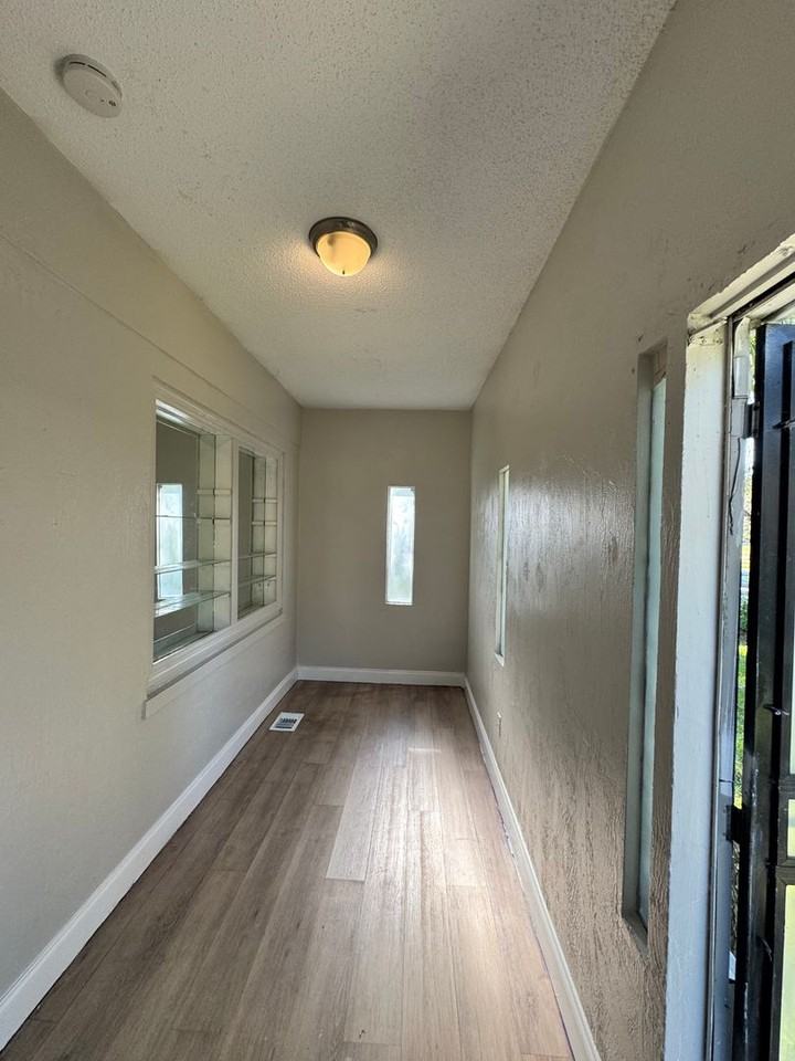 601 Vera Street - Photo 2 of 12