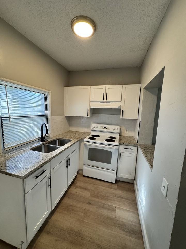 601 Vera Street - Photo 6 of 12