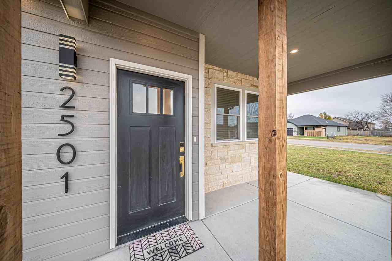 2501 Oriole Ln - Photo 4 of 39