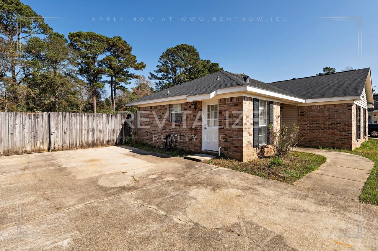 13542 Daniels Drive - Photo 3 of 44